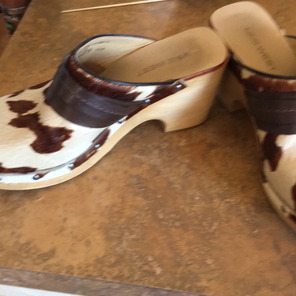 Cow Hide Clogs - Picture 2 of 6